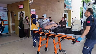 Bursa’nın İnegöl ilçesinde meydana gelen trafik kazasında kontrolden çıkan kamyon