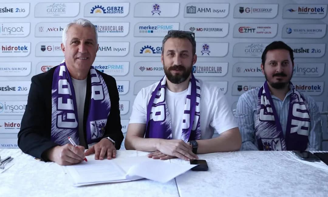 Besim Durmuş, Gebzespor’a imza attı TFF 2. Lig ekibi Güzide Gebzespor düzenlediği imza töreniyle Teknik