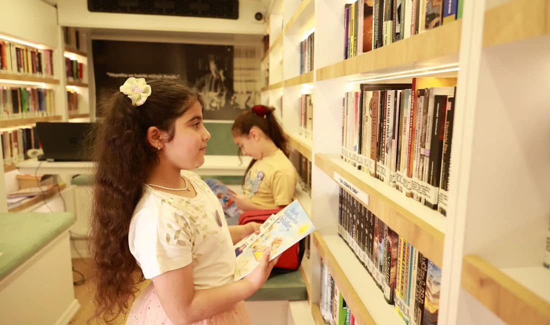 Osmangazi Belediyesi, çocuklara kitap ve tarih sevgisi aşılıyor Çocukların eğitimli, kültürlü ve tarih bilinci yüksek bireyler olarak yetişmesine