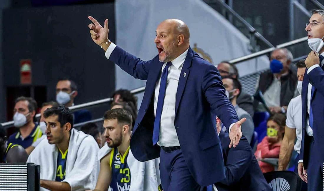 Bahçeşehir Koleji, başantrenör Aleksandar Djordjevic ile anlaştı Bahçeşehir Koleji, Sasha Djordjevic’in başantrenörlük görevine getirildiğini açıkladı. Türkiye Sigorta