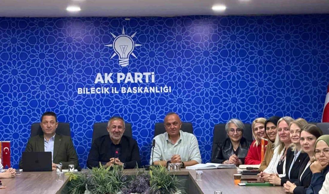 AK Parti’de yol haritası belirlendi AK Parti Bilecik Haftalık Olağan İl Yönetim Kurulu Toplantısı’nda yol