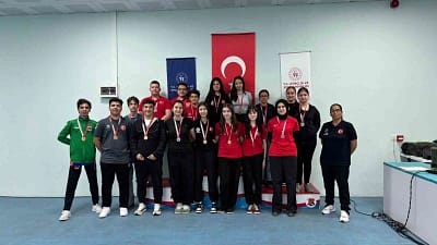 Gençlik Haftası kapsamında düzenlenen Atıcılık İl Şampiyonası’nda genç sporcular tüfek
