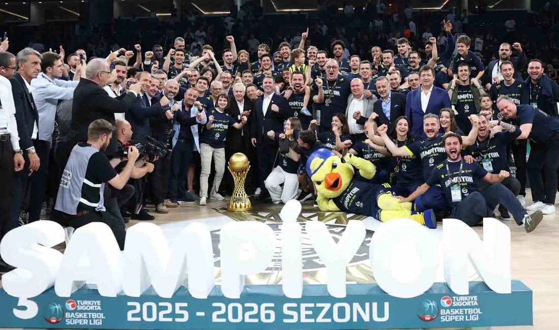 Fenerbahçe, erkek basketbolda 13. kez şampiyonluğuna ulaştı Basketbol Süper Ligi final serisinde Beşiktaş’ı 77-75 mağlup eden Fenerbahçe,