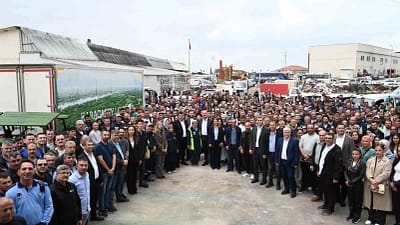 Karacabey Belediye Başkanı Fatih Karabatı, personelle bir araya gelerek çalışanların