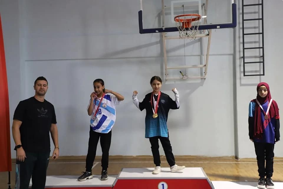 Kütahya’da küçükler bilek güreşi il birinciliği tamamlandı Kütahya’da düzenlenen Okullar Arası Küçükler Bilek Güreşi İl Birinciliği müsabakalarında