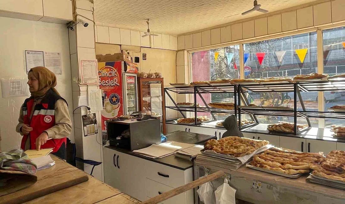 Kütahya’da Ramazan için gıda denetimleri arttı Kütahya’da Ramazan ayı dolayısıyla fırın, pastane ve unlu mamul üretim