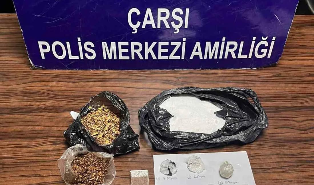 Bursa’da aranan hükümlüler ve uyuşturucu tacirlerine operasyon Bursa’nın Osmangazi ilçesinde polis ekiplerince gerçekleştirilen çalışmalarda, haklarında kesinleşmiş hapis