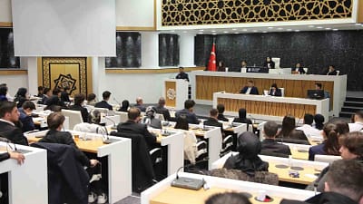 Meram Belediye Başkanı Mustafa Kavuş, Necmettin Erbakan Üniversitesi öğrencilerinin Meclis