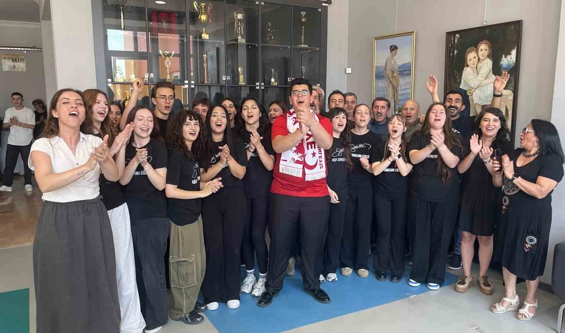 A Milli Takım’ın Dünya Kupası’ndaki marşı Bursalı öğrencilerden çıktı Bursa Zeki Müren Güzel Sanatlar Lisesi öğrencileri, “A Millî Futbol