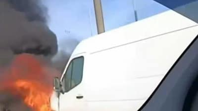 Bursa’nın Mudanya ilçesi yakınlarında seyir halindeyken arıza yapan servis minibüsü,