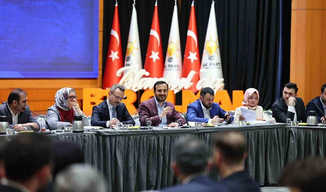 AK Parti İstanbul’dan 39 ilçede üye buluşması: 5 ayda 50 bin yeni üye AK Parti İstanbul İl Başkanı Abdullah Özdemir’in koordinesinde 39 ilçede