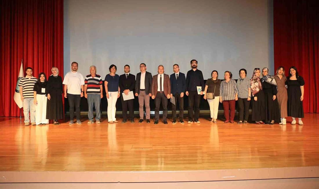 BUÜ’de “Lâmiî Çelebi’nin Kaleminden Bursa” belgeseli izleyiciyle buluştu Bursa Uludağ Üniversitesi (BUÜ) Kent Tarihi Çalışmaları Uygulama ve Araştırma