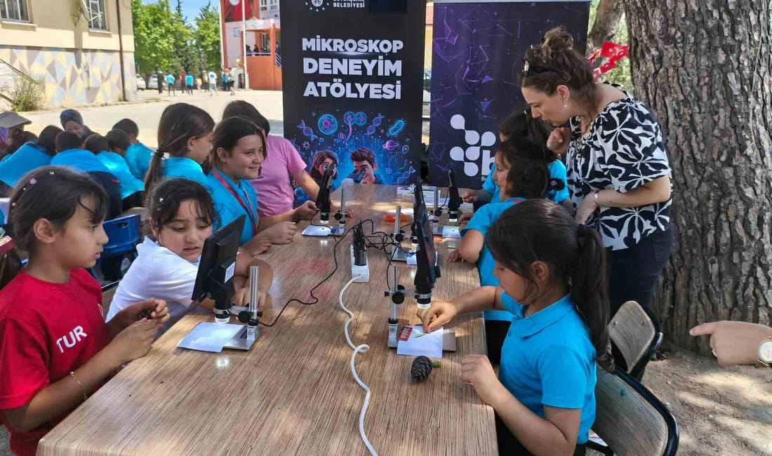 Köy okullarında bilimsel yolculuk Bursa Büyükşehir Belediyesi, Milli Eğitim Bakanlığı’na bağlı köy okullarında düzenlenen
