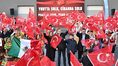 Balıkesir Uluslararası Çocuk Festivali’nde 9 ülkeden gelen çocuklar sahne aldı.