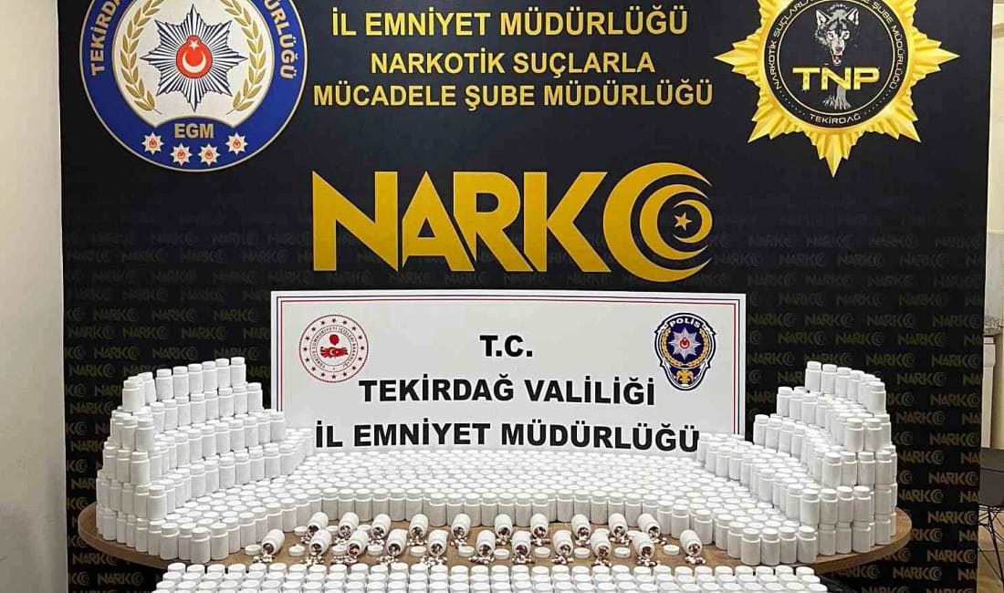 Çorlu’da torbacının zulasından 81 bin sentetik ecza çıktı Tekirdağ’ın Çorlu ilçesinde narkotik ekiplerinin düzenlediği operasyonda zula olarak kullanılan
