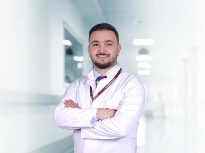 Yaz sünnetleri için uzmanından kritik enfeksiyon uyarısı Yaz sünnetlerinde enfeksiyon riskinin sıcaklık ve terleme nedeniyle daha fazla