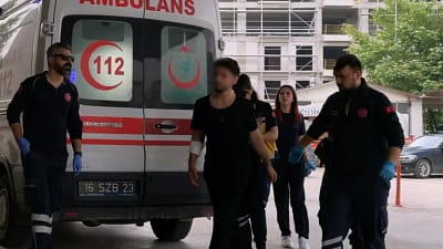 Bursa’nın İnegöl ilçesinde meydana gelen olayda meyve keserken kolunu kesen