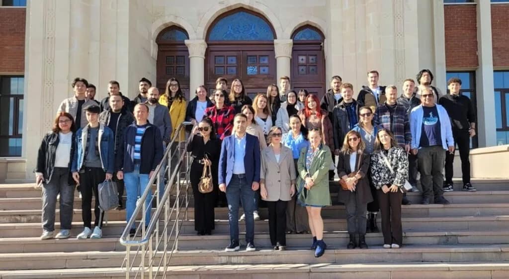 DPÜ’de “Altıntaş (SOA) Mezar Stelleri” konulu etkinlik düzenlendi Kütahya Dumlupınar Üniversitesi’nde düzenlenen etkinlikte, Yalova Müze Müdür Yardımcısı Dr.