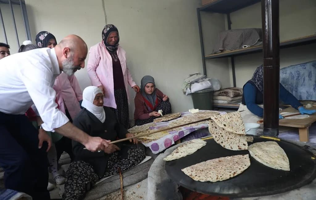 Kocasinan Belediyesi kırsal mahallelerde kalkınma atağı başlattı Başkan Ahmet Çolakbayrakdar, kırsalda yol ve altyapıdan tarımsal üretime kadar