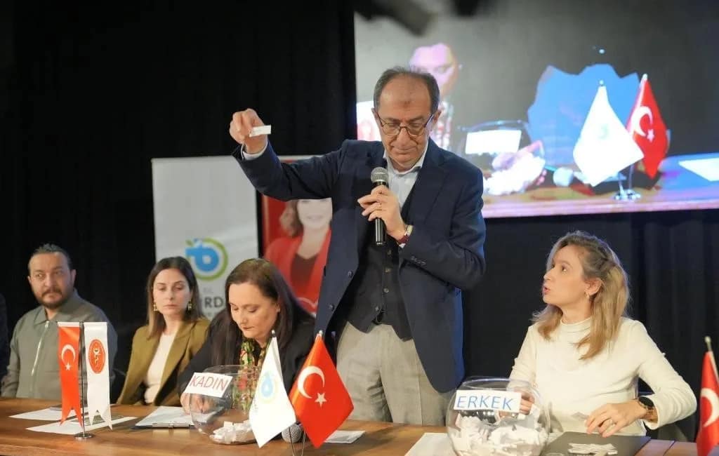 Tekirdağ’da sürü büyütme projesi için kura çekildi Tekirdağ’da hayvancılığı desteklemek amacıyla yürütülen “Hadi Gel Köyümüzde Sürümüzü Büyütelim
