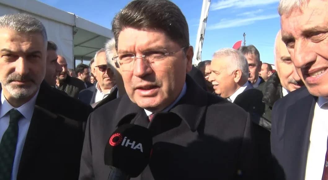 Bakan Tunç’tan bahis ve şike operasyonu açıklaması Adalet Bakanı Yılmaz Tunç, futbol dünyasını sarsan bahis ve şike