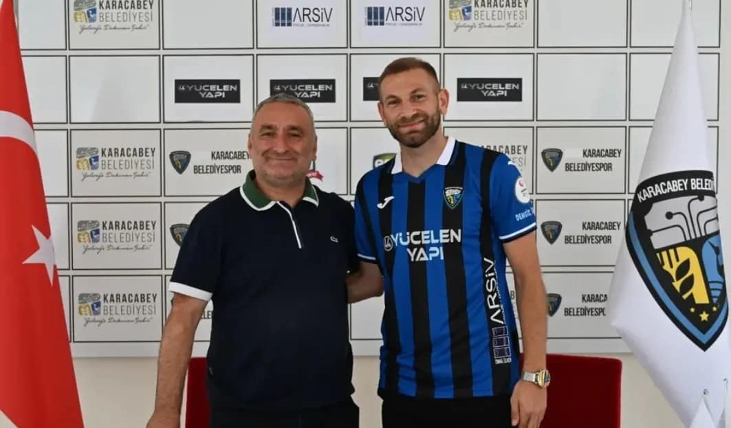 Sedat Cengiz, Karacabey Belediyespor’da Bursaspor’un geçtiğimiz sezonki şampiyon kadrosunda yer alan Sedat Cengiz, Karacabey