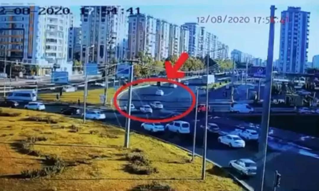 Diyarbakır’da trafik kuralı ihlalleri KGYS kameralarına takıldı Diyarbakır’da KGYS kameralarıyla tespit edilen kırmızı ışık ihlali, cep telefonu