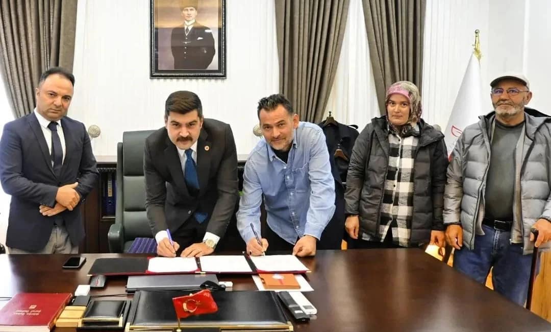 Gürün’de iki hayırsever apartmanlarını öğrenci bursu için bağışladı Sivas’ın Gürün ilçesinde iki hayırsever, apartman dairelerini kira gelirleri 6