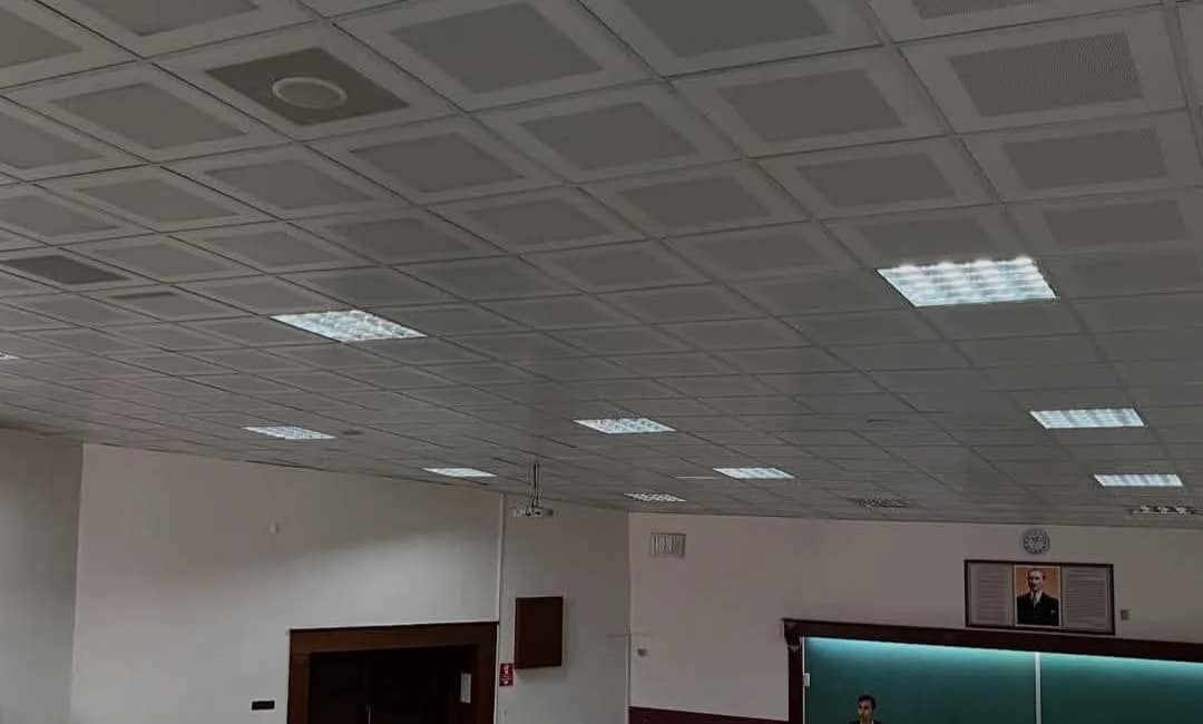 ATAÜNİ’de İİBF kariyer planlaması söyleşisine yoğun ilgi Ekonomist ve Yazar Ziya Sevim, İİBF öğrencilerine “fark yaratma, uzmanlaşma