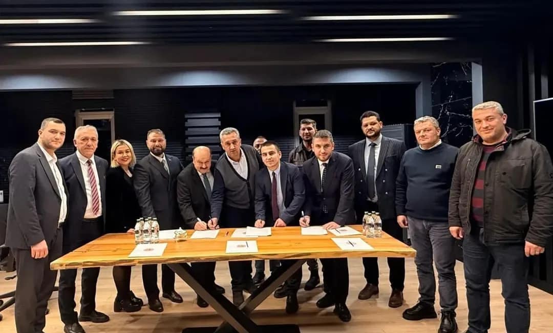 Atakum’da en düşük işçi maaşı 46 bin 700 TL’ye yükseldi Atakum Belediyesi ile GENEL-İŞ arasında imzalanan toplu iş sözleşmesiyle KHK’lı