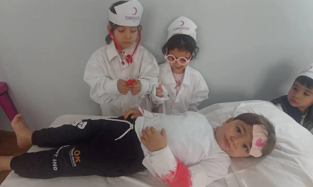 Anamur’da miniklerden Kızılay Haftası’na anlamlı etkinlik Anamur’da 4-6 yaş Kur’an kursu öğrencileri, Kızılay Haftası kapsamında düzenlenen