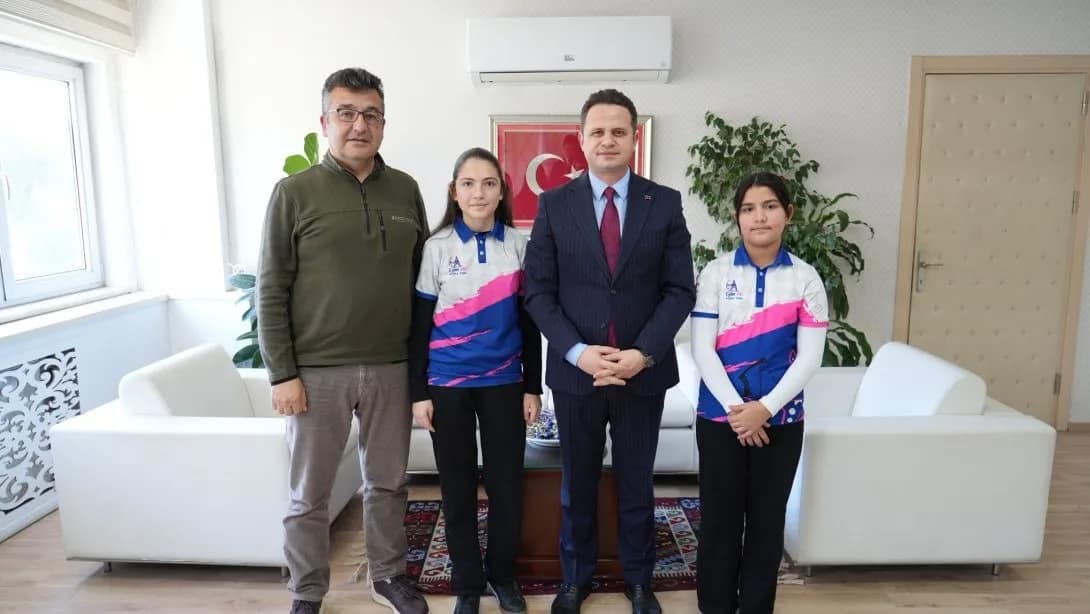 Yatağanlı okçular Türkiye şampiyonasından madalyayla döndü Samsun’da düzenlenen 2025 Salon Okçuluk Türkiye Şampiyonası’nda dereceye giren Yatağan