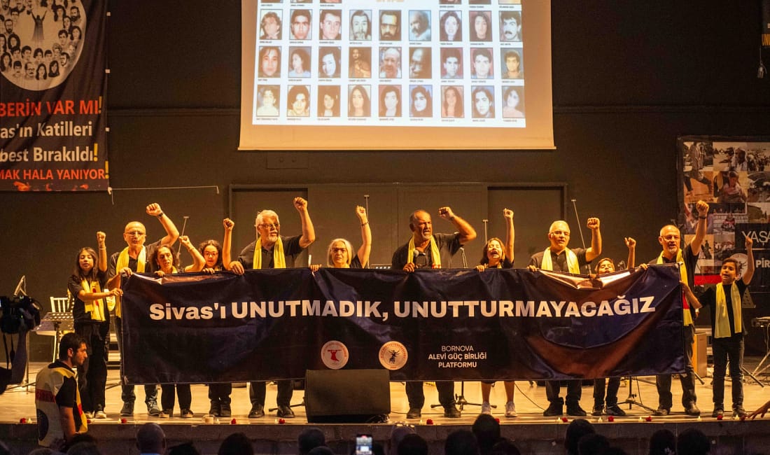 Bornova’da Madımak Katliamı’nın 32. yılı duygu dolu etkinlikle anıldı Bornova Belediyesi, 32 yıl önce Sivas’ta yaşanan Madımak Katliamı’nda hayatını