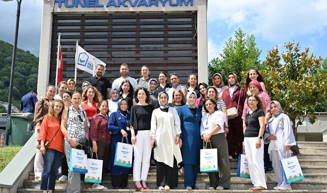 Bursa Yıldırım’da Başkan Yılmaz üreten kadınları ağırladı Bursa’da Yıldırım Belediye Başkanı Oktay Yılmaz, deprem bölgesinden Yıldırım’a gelen