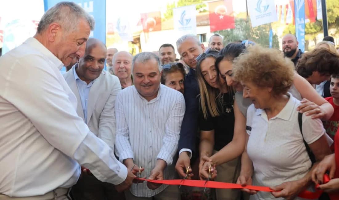 Güzelbahçe Belediyesi’nden çifte açılış sevinci İzmir Güzelbahçe Belediyesi, sosyal belediyecilik anlayışıyla halkın temel ihtiyaçlarını kaliteli