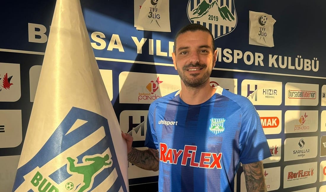 Yıldırımspor savunmaya Efe Karaoğlu takviyesi yaptı Geçtiğimiz sezon Muşspor FK ile şampiyonluk yaşayan tecrübeli stoper Efe