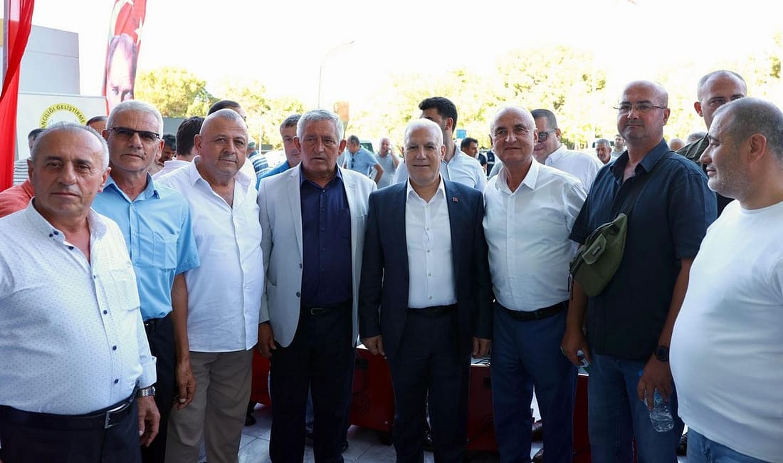 Bursa’da kırsal mahallelere salça makinesi desteği Mustafa Bozbey’in açıkladığı projeyle 38 kırsal mahalleye salça makinesi dağıtıldı.