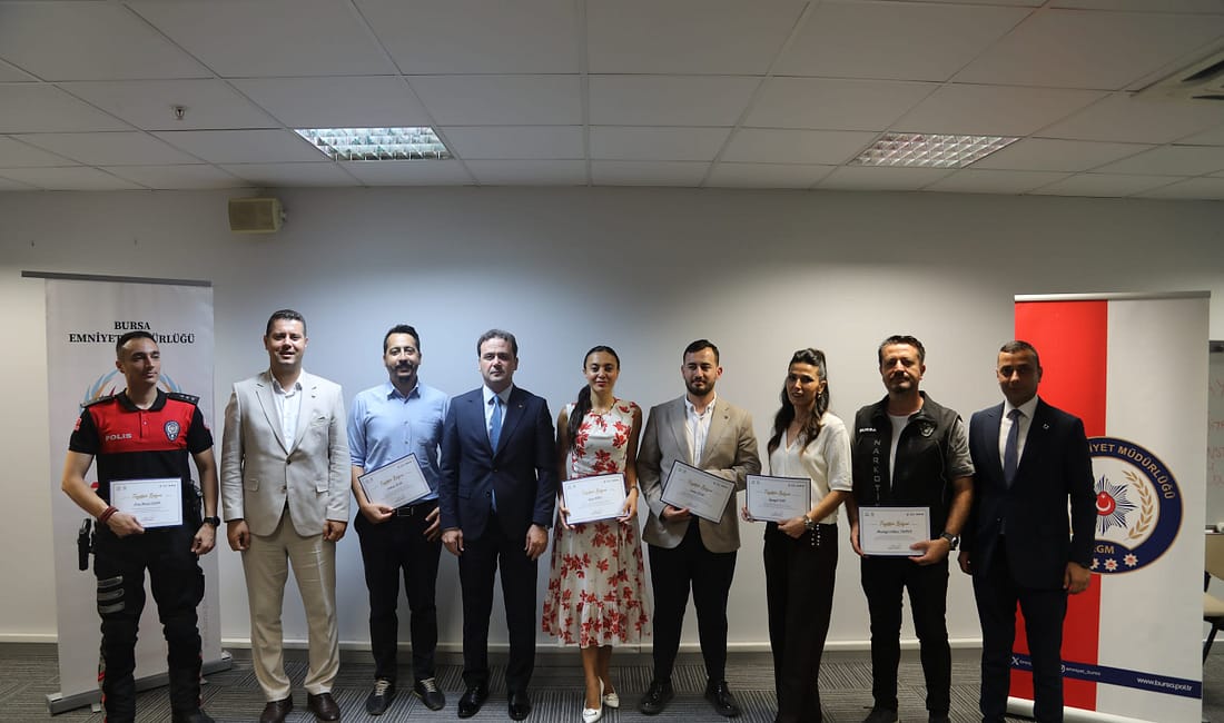 BURFAŞ personeline iletişim ve güvenlik eğitimi verildi Bursa Büyükşehir Belediyesi öncülüğünde düzenlenen eğitimlerde BURFAŞ çalışanları diksiyon, iletişim,