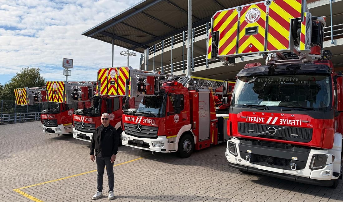 Bursa İtfaiyesi yeni araçlarla güçleniyor Bursa Büyükşehir Belediyesi, filosuna 4 yeni hidrolik merdivenli itfaiye aracı