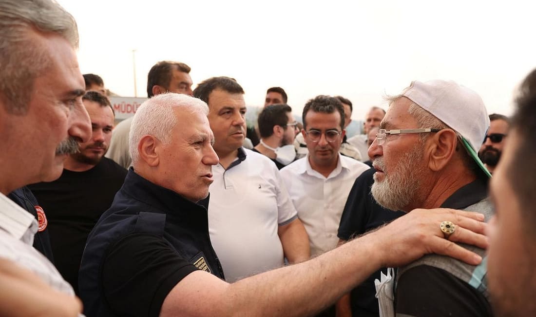 Bozbey: “Bursa büyük bir felaket yaşıyor, rüzgâr yönü kestirilemiyor” Bursa Büyükşehir Belediye Başkanı Mustafa Bozbey, Harmancık’ta 4 ayrı noktada