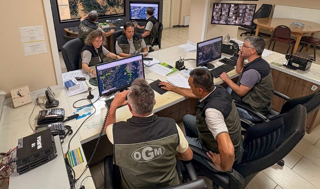 Bursa’da yangınla mücadeleye 35 hava aracı, 2.600 personel: 12 mahallede tahliye tamamlandı Valilik, Bursa’daki orman yangınlarında toplam 3.763 vatandaşın güvenli şekilde tahliye