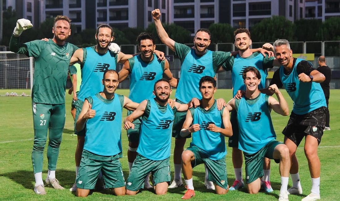 Bursaspor’un 2025/26 sezonu ilk yarı fikstürü açıklandı TFF’nin resmi açıklamasına göre Bursaspor, yeni sezona Malatya deplasmanıyla başlayacak.