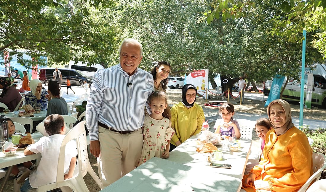 Nilüfer Belediyesi, Çocukları Kitapla Buluşturdu! Nilüfer Belediyesi’nin 14’üncüsünü düzenlediği “Biz Bu Yaz Kütüphanedeyiz” etkinliği ebeveyn