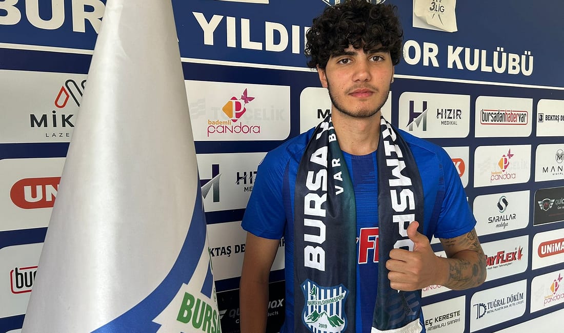 Yıldırımspor Oğul Dora Şimşek ile profesyonel sözleşme imzaladı 2006 doğumlu orta saha oyuncusu Oğul Dora Şimşek, Yıldırımspor’la profesyonelliğe