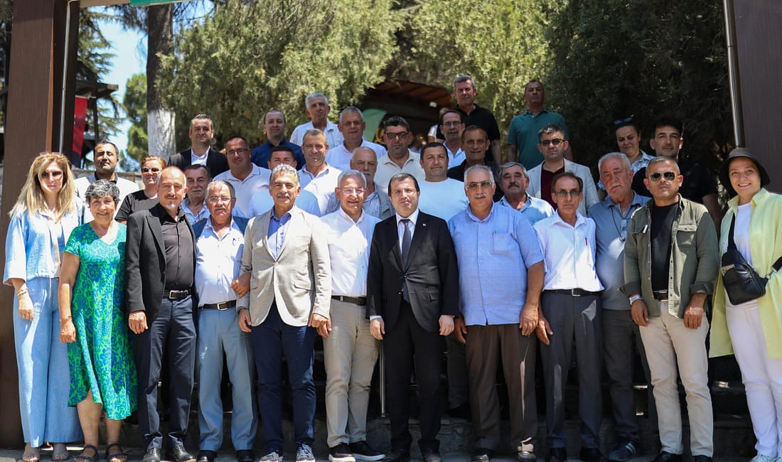 Büyükşehir’den Muhtarlara Tam Destek Sözü Gemlik Belediyesi’nin ev sahipliğinde düzenlenen Muhtarlar Toplantısı, mahallelerin ihtiyaç ve