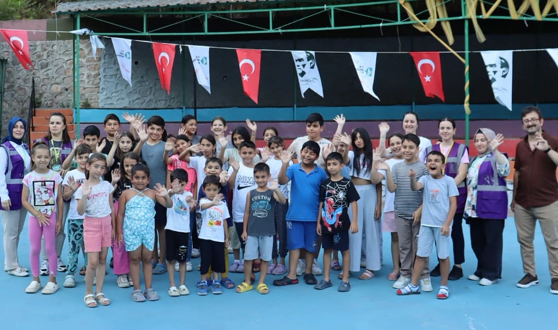 İzmit’te yaz neşesi Terzibayırı’nda Kocaeli İzmit Belediyesi tarafından, çocukların yaz aylarında keyifli vakit geçirmesi adına