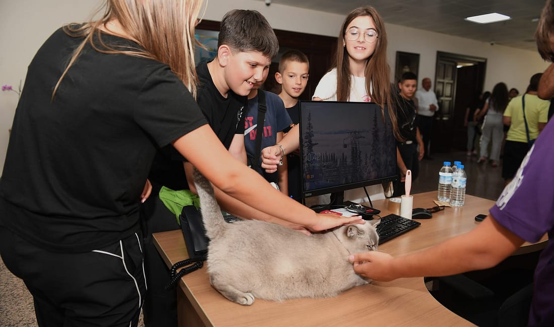 Bosnalı öğrenciler Osmangazi’ye hayran kaldı Osmangazi Belediye Başkanı Erkan Aydın ile Bosna Hersek’in başkenti Saraybosna’nın