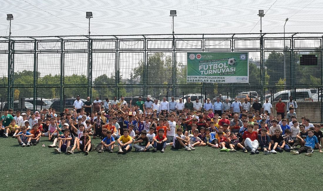 Yıldırım’da camiler arası turnuvada kardeşlik kazandı Yıldırım Belediyesi ve İlçe Müftülüğü iş birliğiyle düzenlenen futbol ve