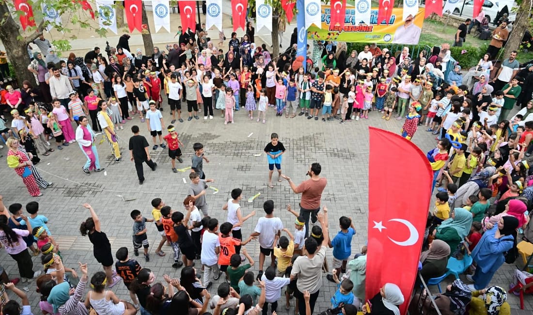 Yüzlerce çocuk şenlikte buluştu Yıldırım Belediyesi düzenlediği Yaz Çocuk Şenlikleri ile Yıldırımlı çocukların unutulmaz