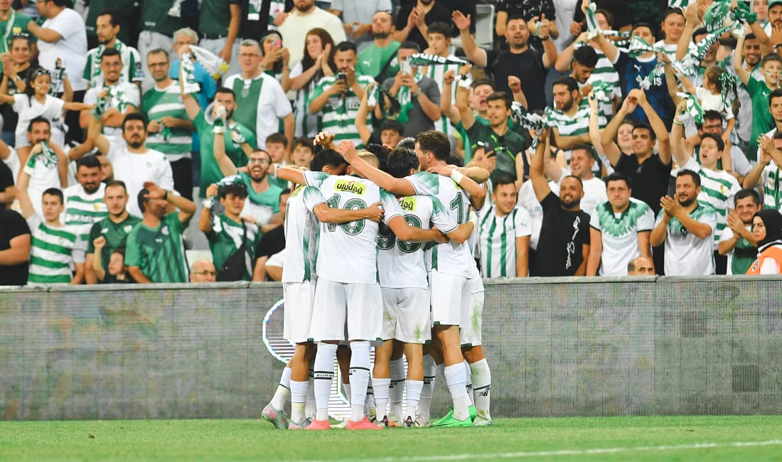 Bursaspor’da 2025 2026 sezonu forma numaraları belli oldu Bursaspor’da 2025 2026 sezonu öncesi futbolcuların forma numaraları açıklandı. Ertuğrul